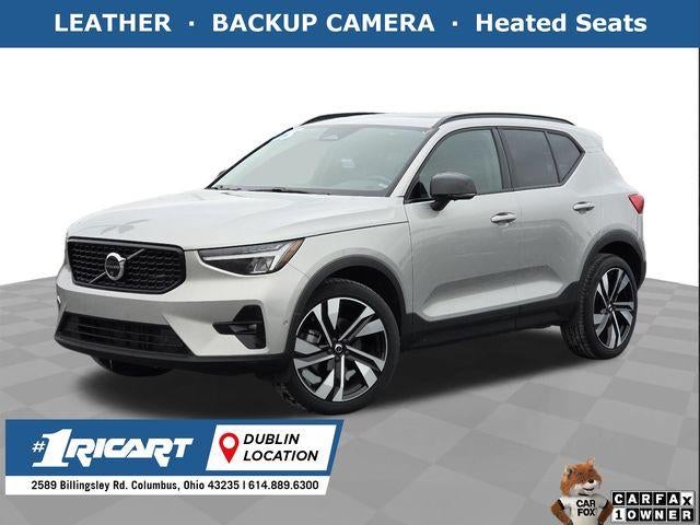 2025 Volvo XC40 B5 Plus Dark Theme