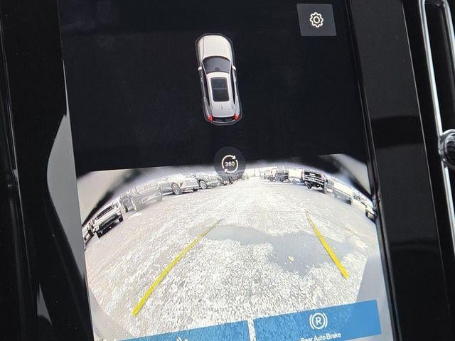 2025 Volvo XC40 B5 Plus Dark Theme