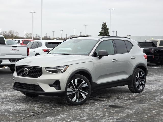 2025 Volvo XC40 B5 Plus Dark Theme