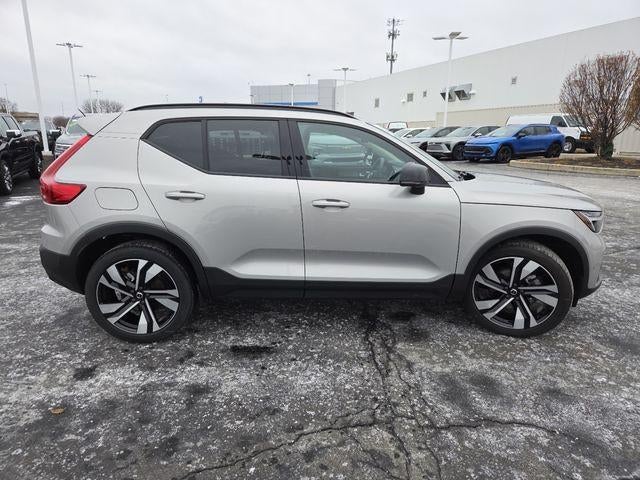 2025 Volvo XC40 B5 Plus Dark Theme
