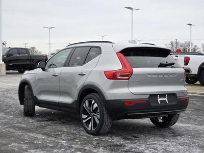 2025 Volvo XC40 B5 Plus Dark Theme