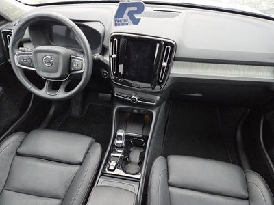 2025 Volvo XC40 B5 Plus Dark Theme