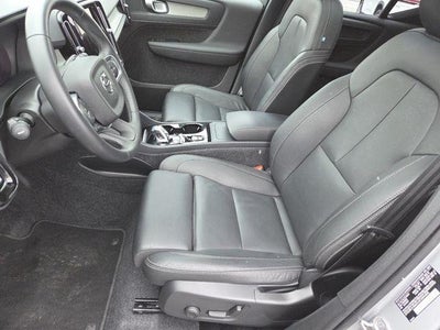 2025 Volvo XC40 B5 Plus Dark Theme