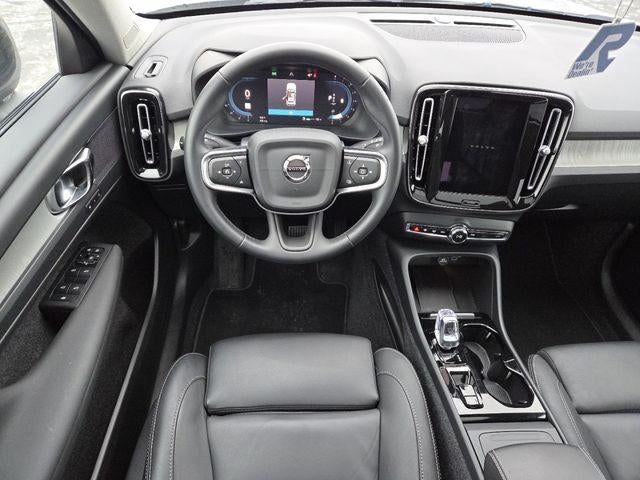 2025 Volvo XC40 B5 Plus Dark Theme