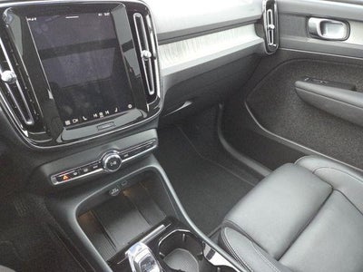 2025 Volvo XC40 B5 Plus Dark Theme