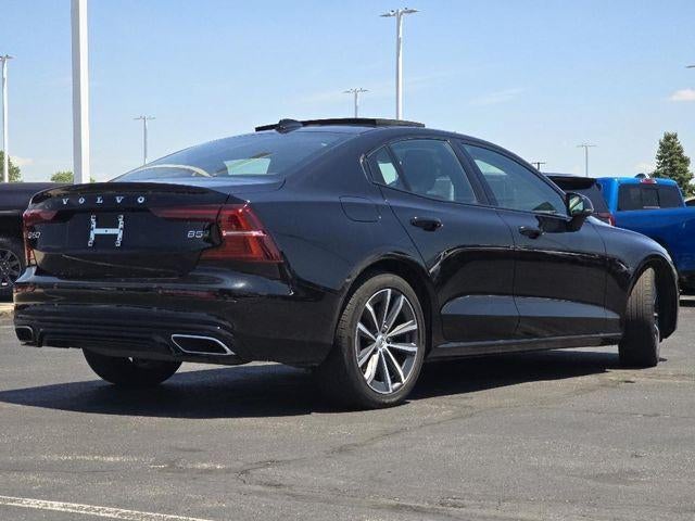 2022 Volvo S60 B5 AWD Momentum